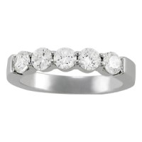 5 STONE 2 SHARED PRONG
